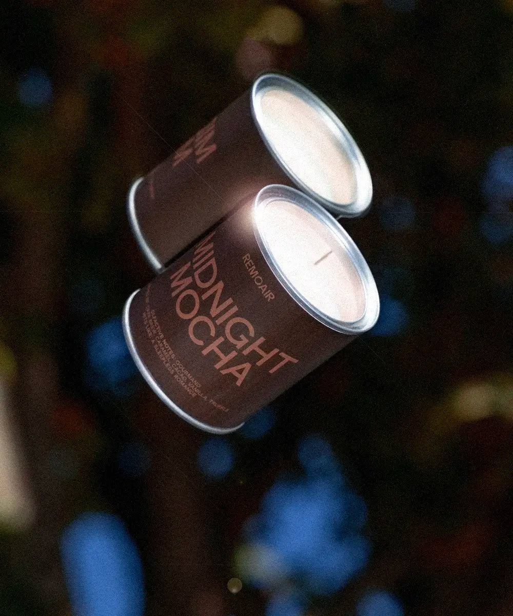 midnight mocha doftljus som ligger på en spegel