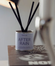 Lyxiga doftpinnar After Rain tillverkade i Sverige, i en stilren och modern hemmiljö.