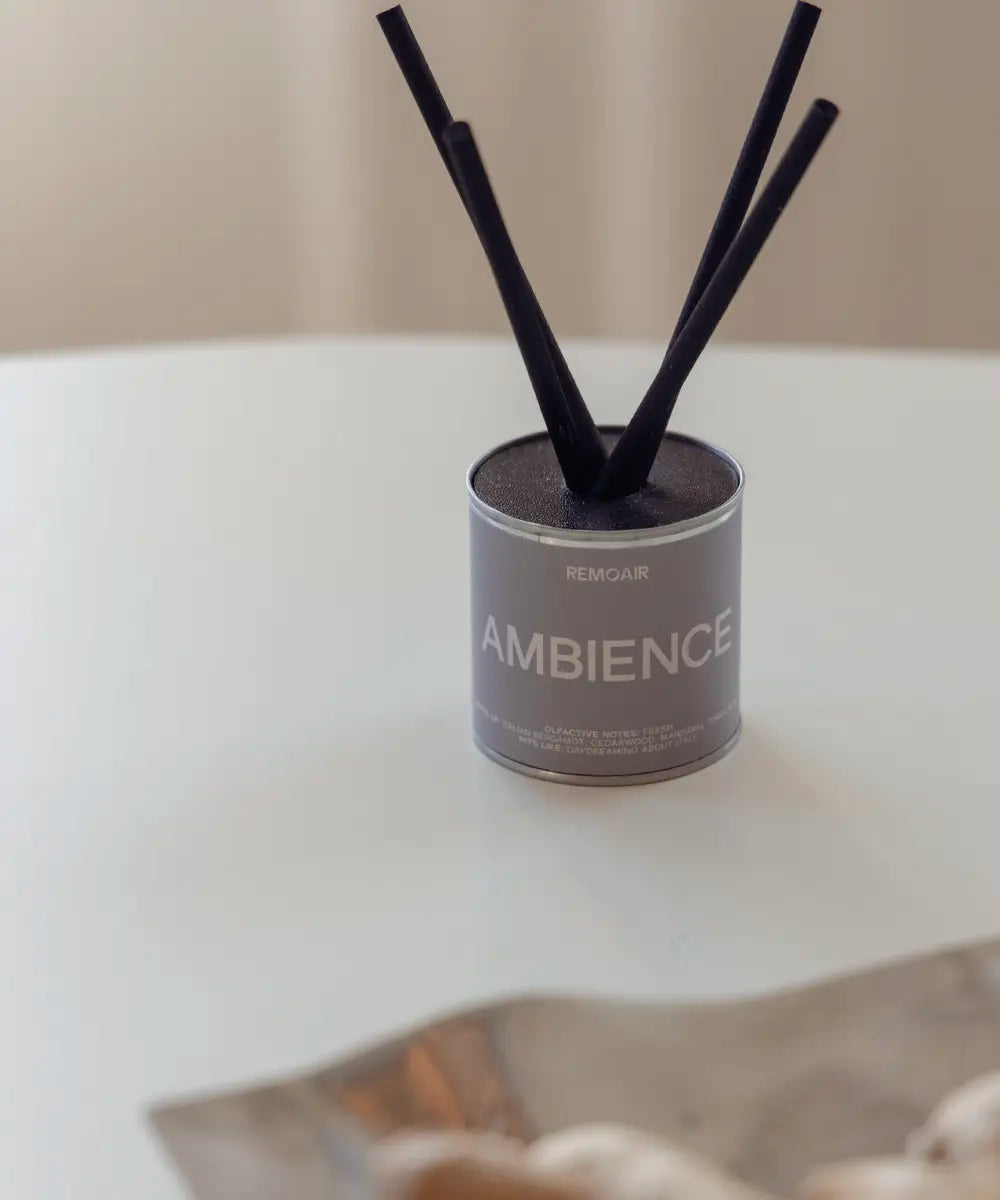 Svenska veganska doftpinnar Ambience på vit yta i varmt, naturligt solsken