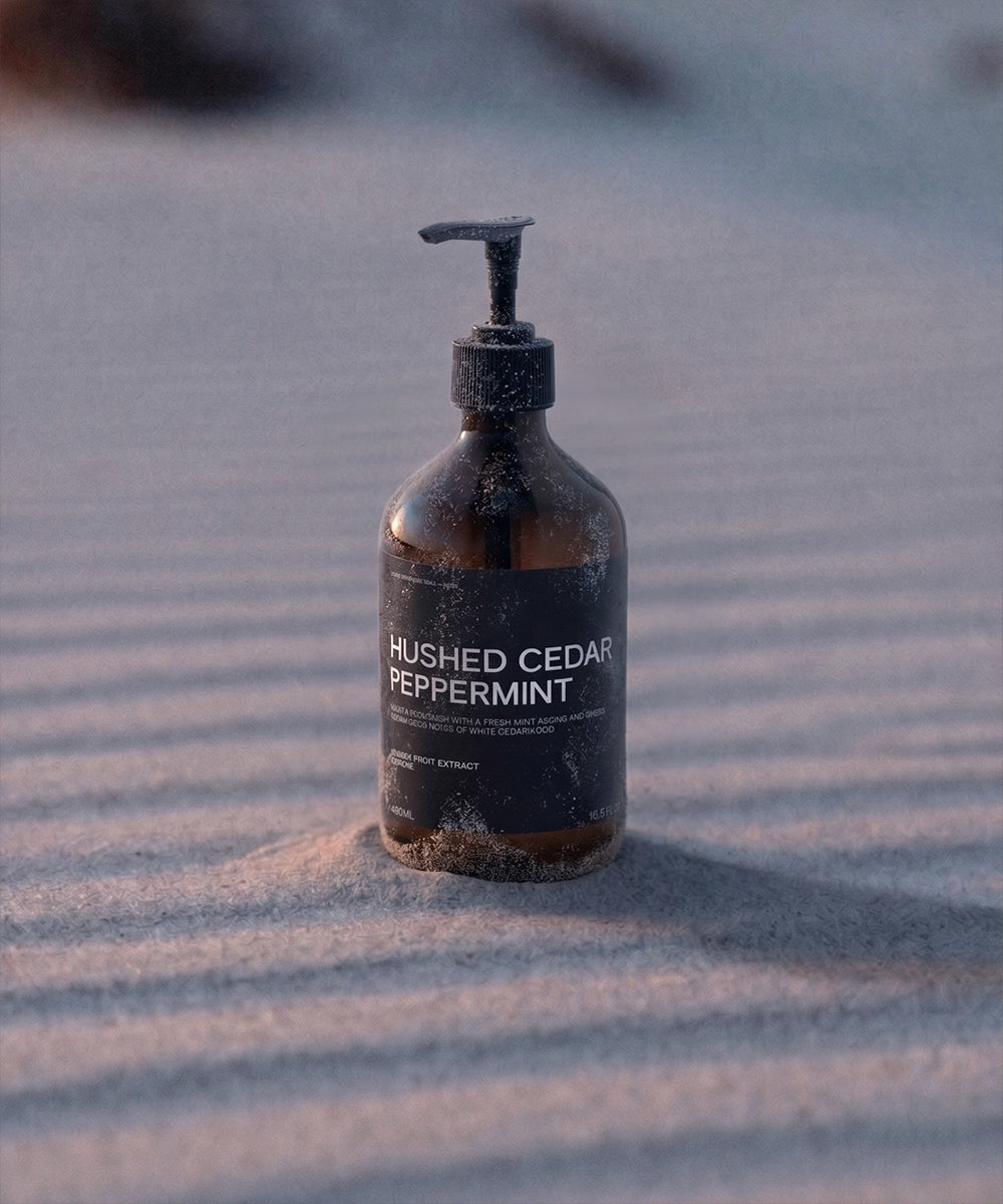 hand-bodywash-cedar-amber-2.webp
