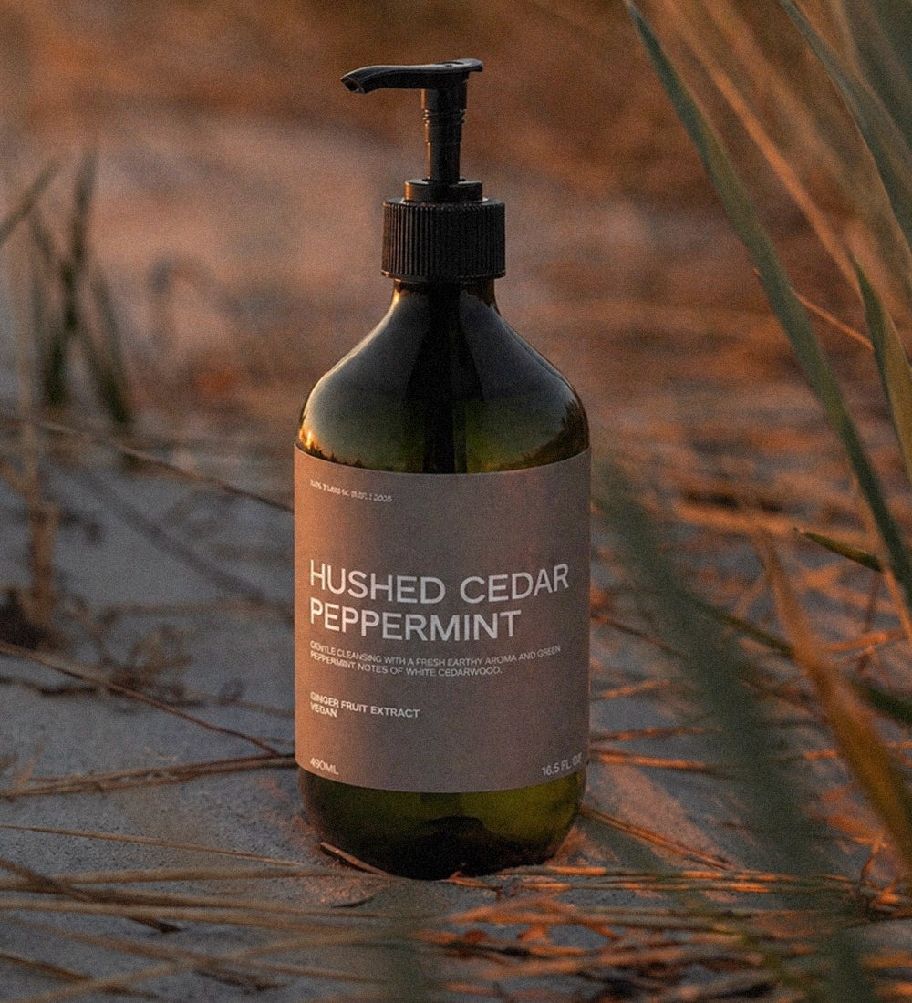 hand-bodywash-cedar-green-2.webp