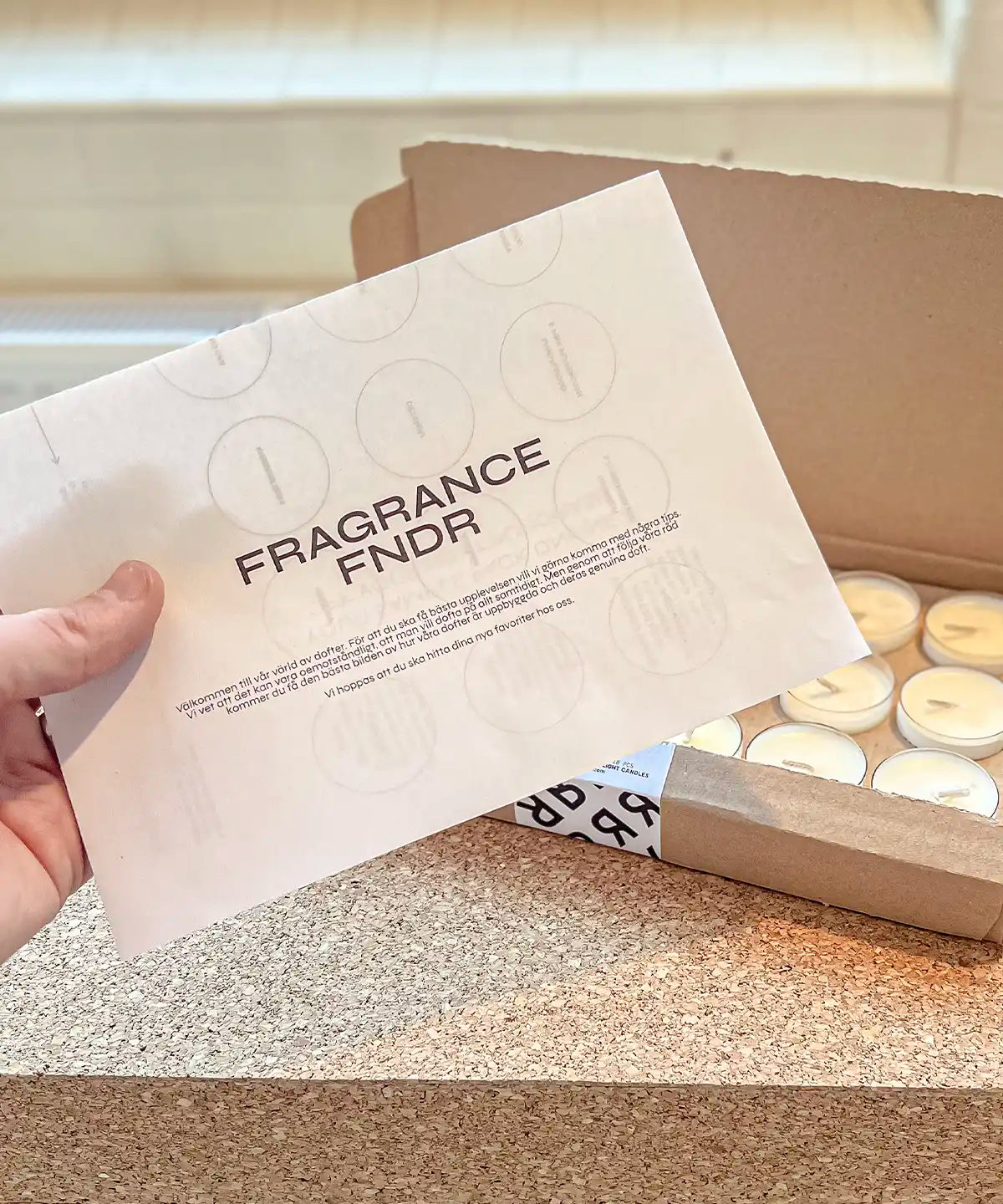 fragrance finder tillsammans med värmeljus