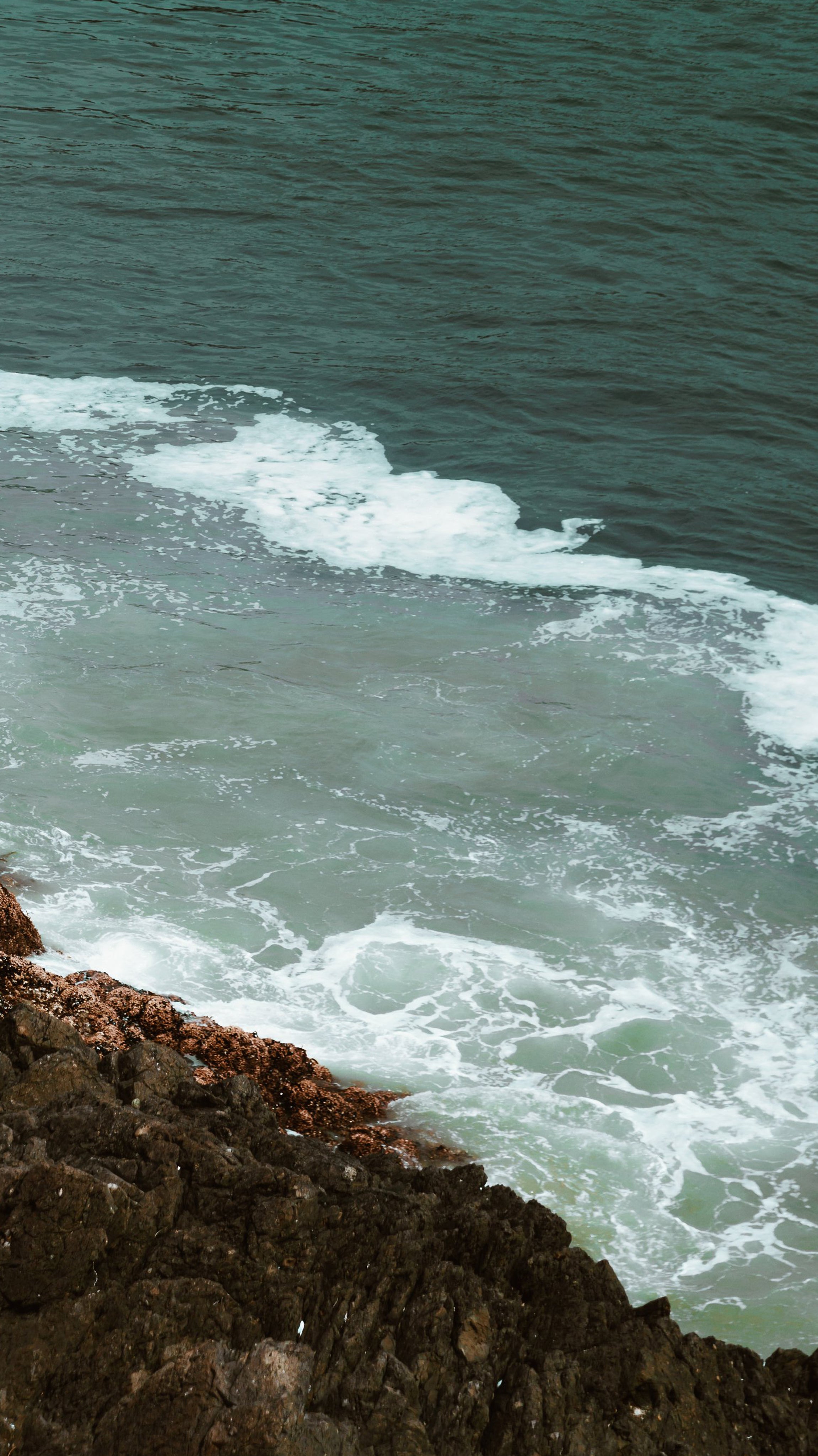 view-of-the-sea-iphone-wallpaper.jpg